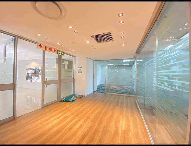 452M² OFFICE TO LET IN FOURWAYS